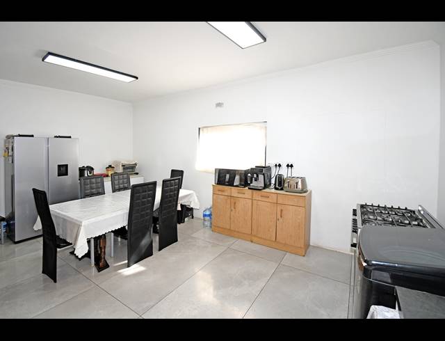 3 BEDROOM HOUSE FOR SALE IN MAYFAIR WEST